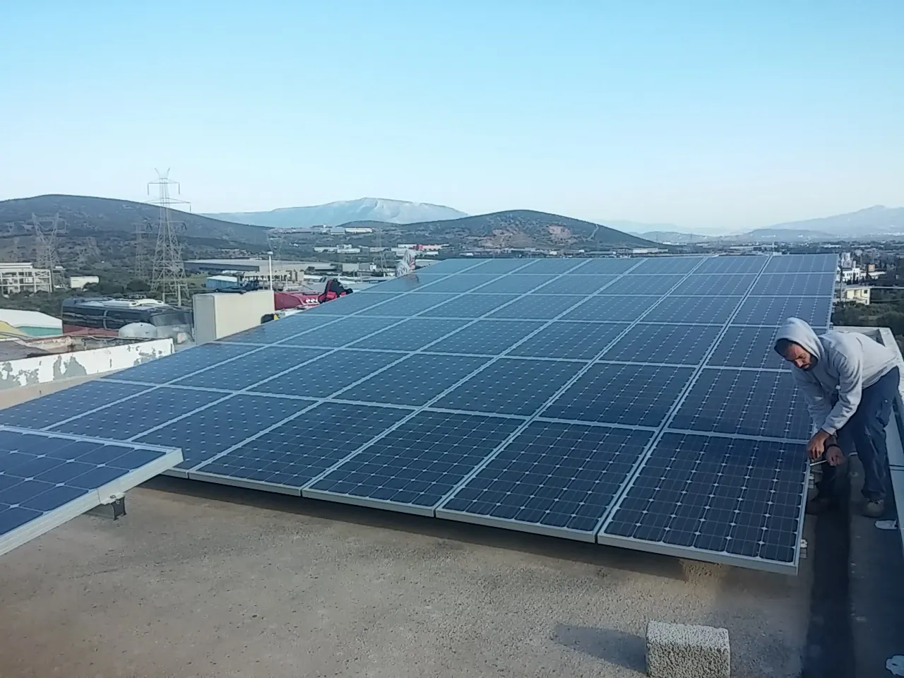 Βιομηχανική εφαρμογή φωτοβολταϊκού στα Καλύβια Θωρικού