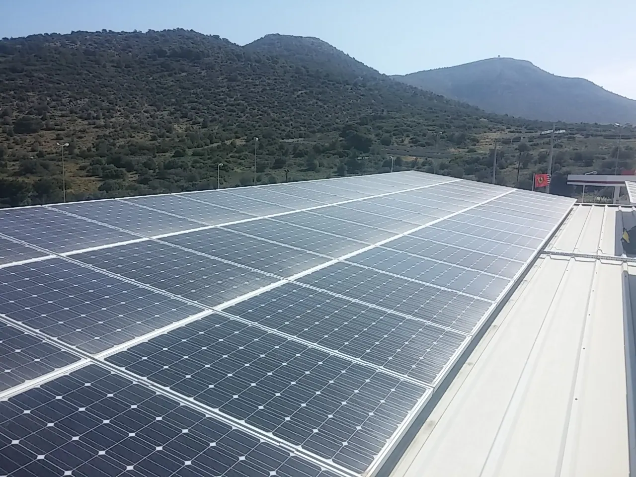 Βιομηχανική εφαρμογή φωτοβολταϊκού στα Καλύβια Θωρικού