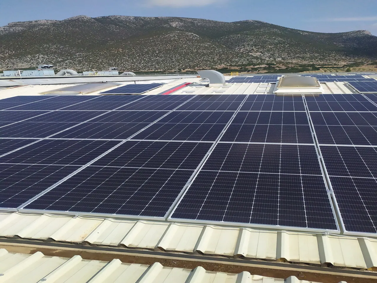 Βιομηχανική εφαρμογή φωτοβολταϊκού συστήματος στη Θήβα