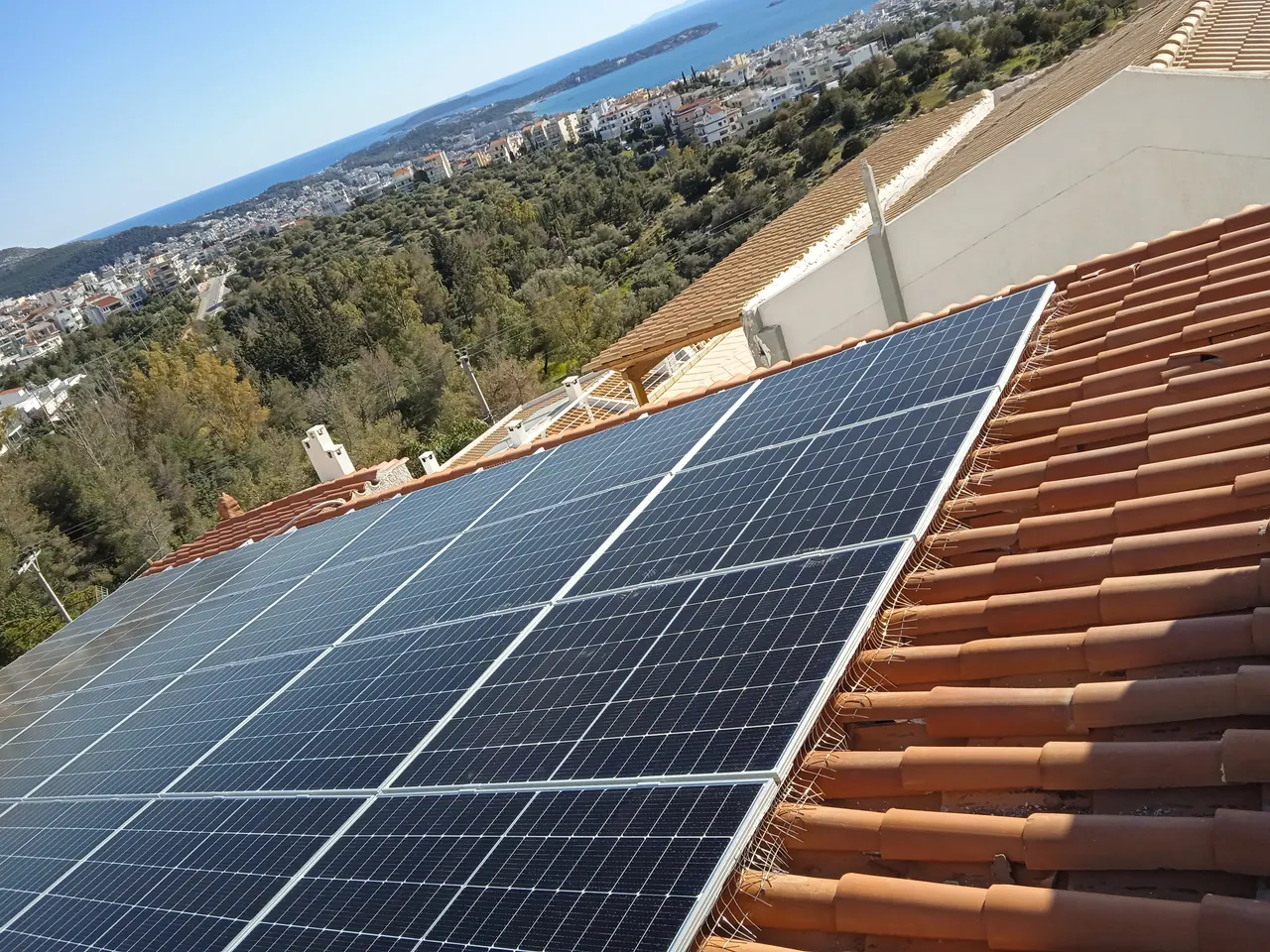 Οικιακή εφαρμογή φωτοβολταϊκού Βούλα 13 kWp